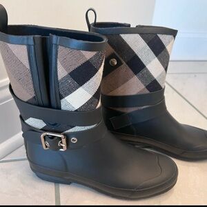 New Burberry Holloway Buckle Rubber Rain Boots US 7.5 EU 37